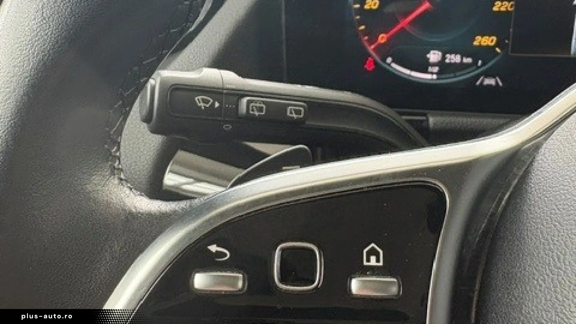 Mercedes-Benz GLA 180 Echipare Luxury Edition