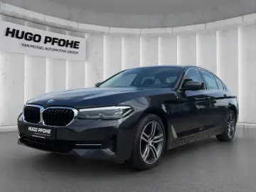 BMW 520d Limousine. Driving Assist