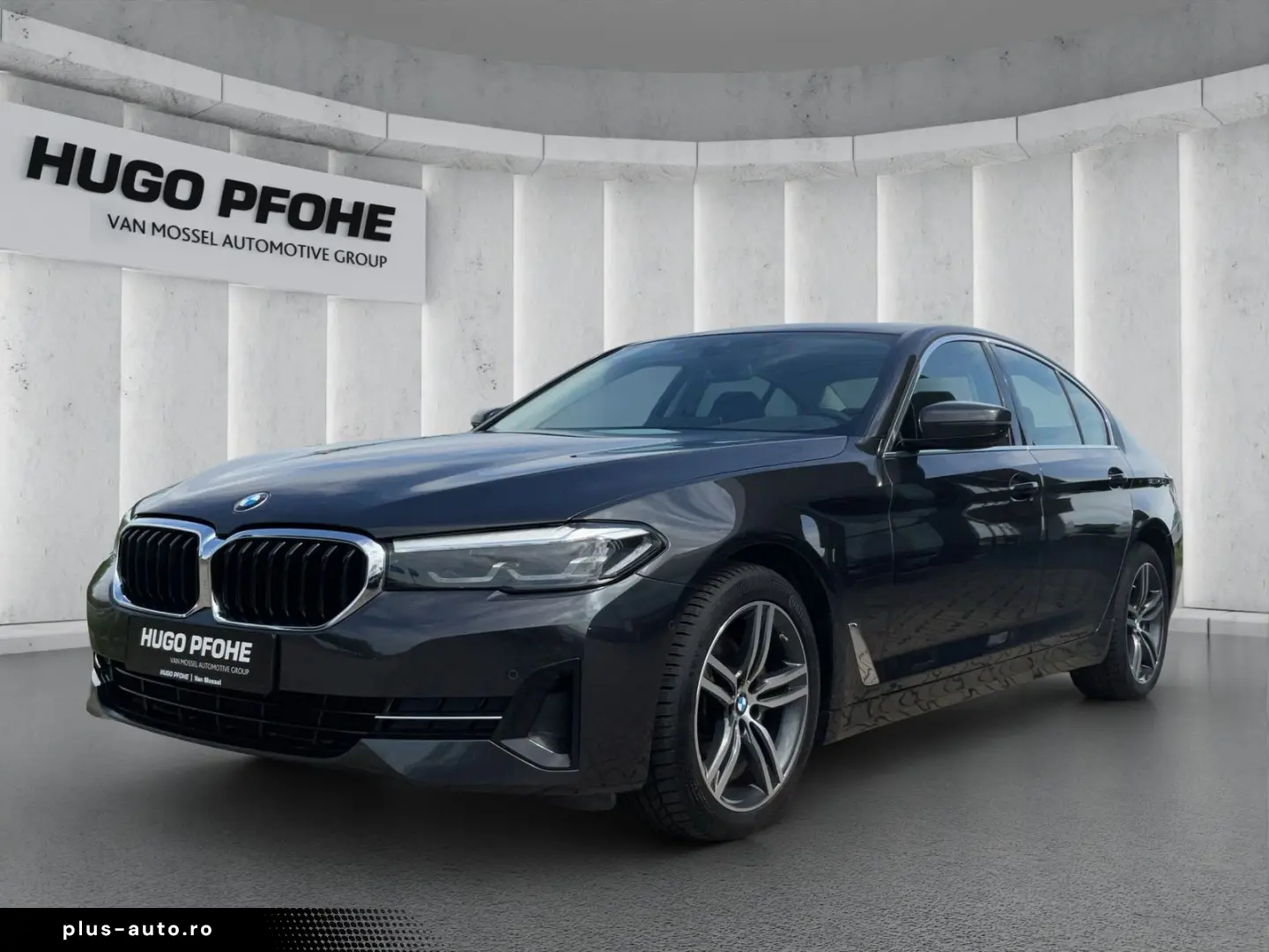 BMW 520d Limousine. Driving Assist