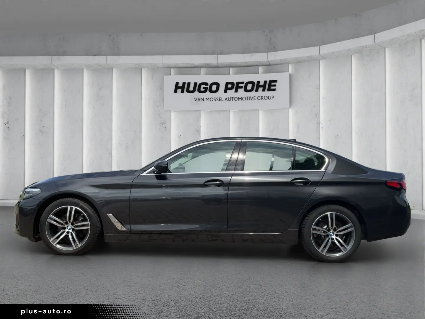 BMW 520d Limousine. Driving Assist
