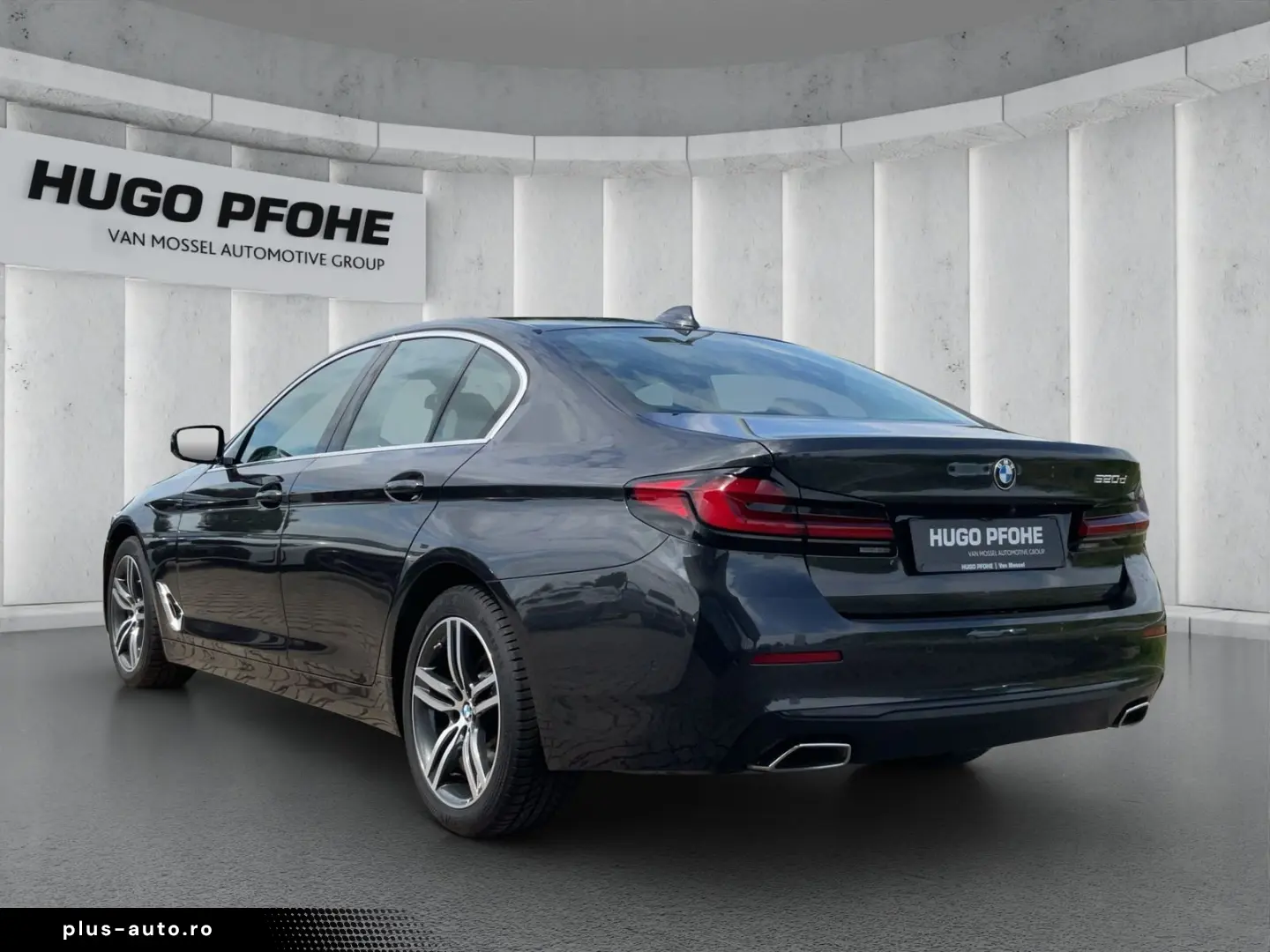 BMW 520d Limousine. Driving Assist
