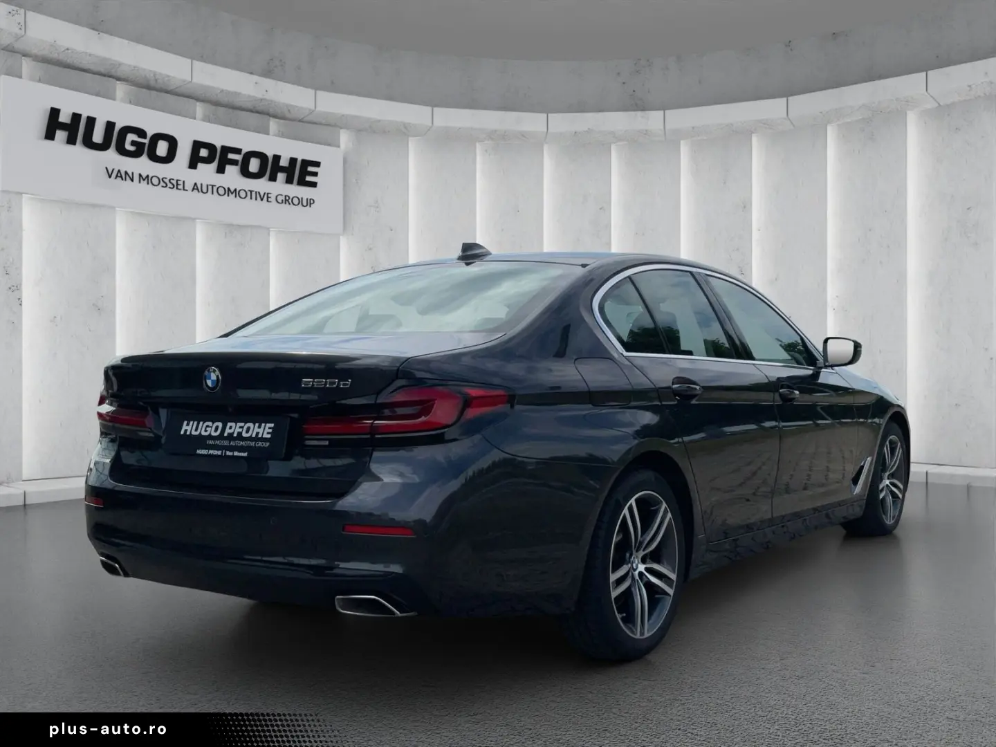 BMW 520d Limousine. Driving Assist