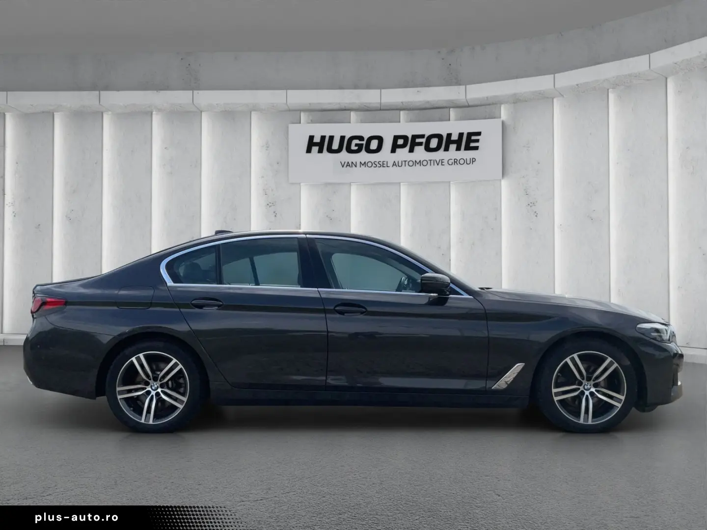 BMW 520d Limousine. Driving Assist
