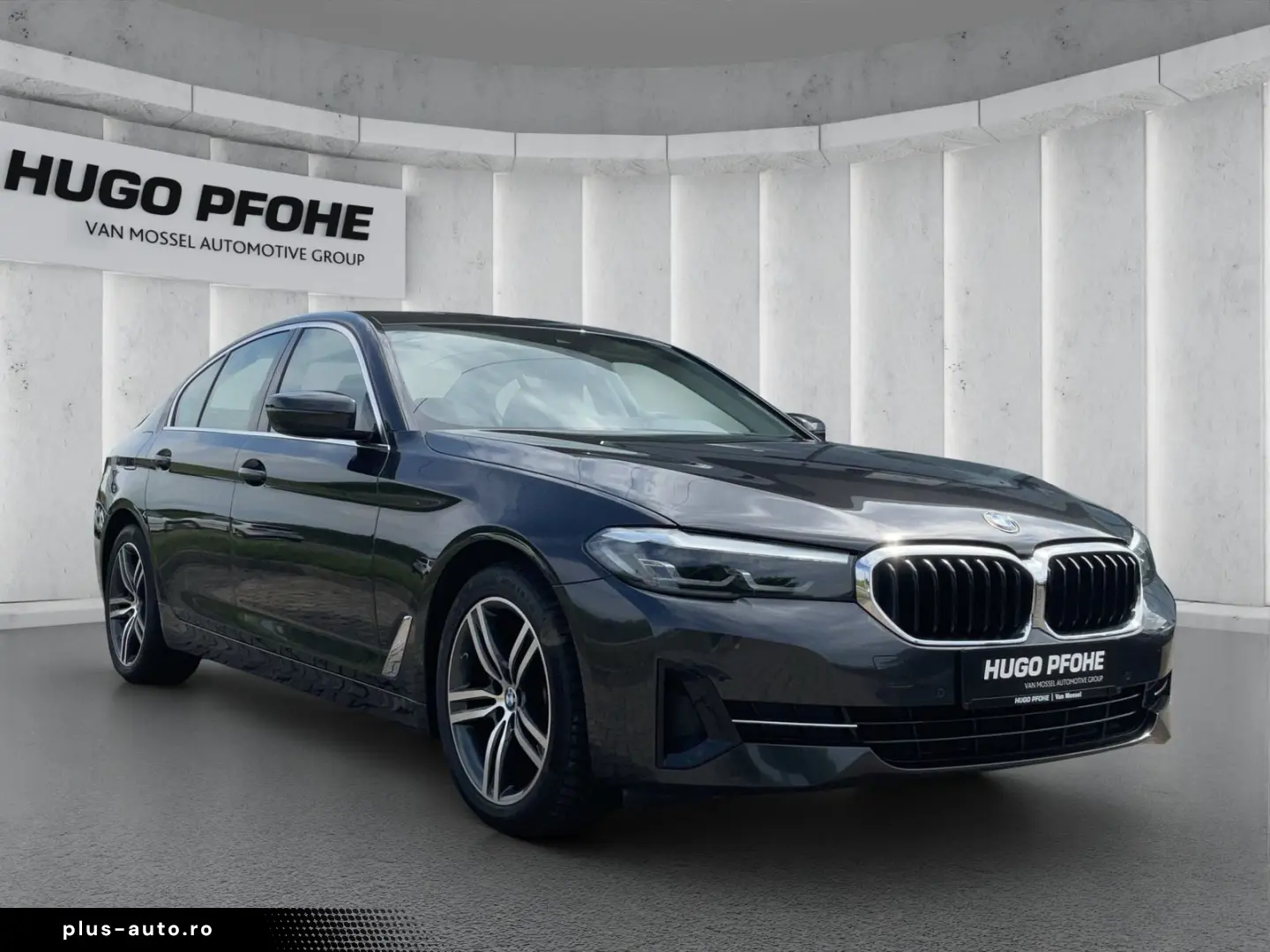 BMW 520d Limousine. Driving Assist