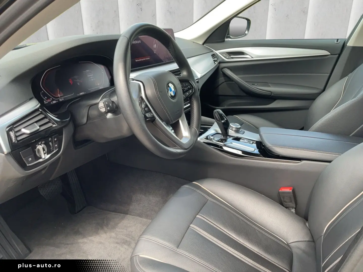 BMW 520d Limousine. Driving Assist