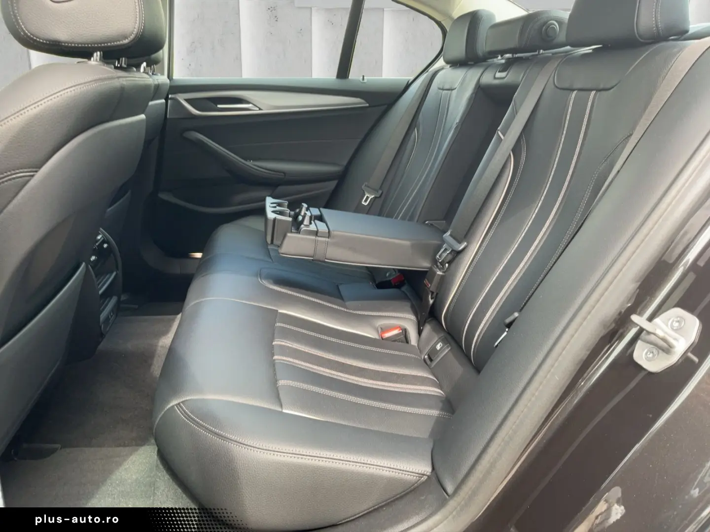 BMW 520d Limousine. Driving Assist