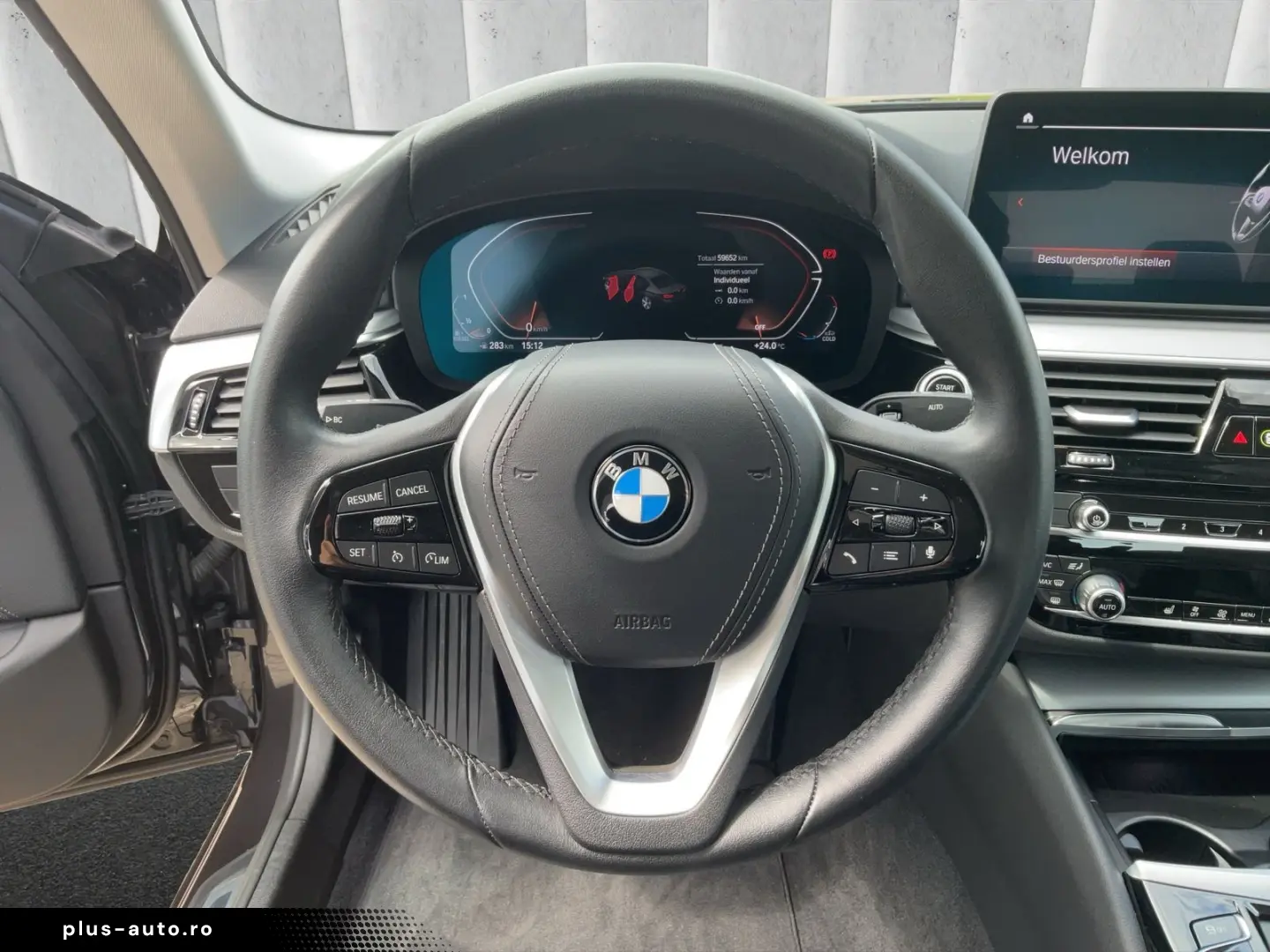 BMW 520d Limousine. Driving Assist