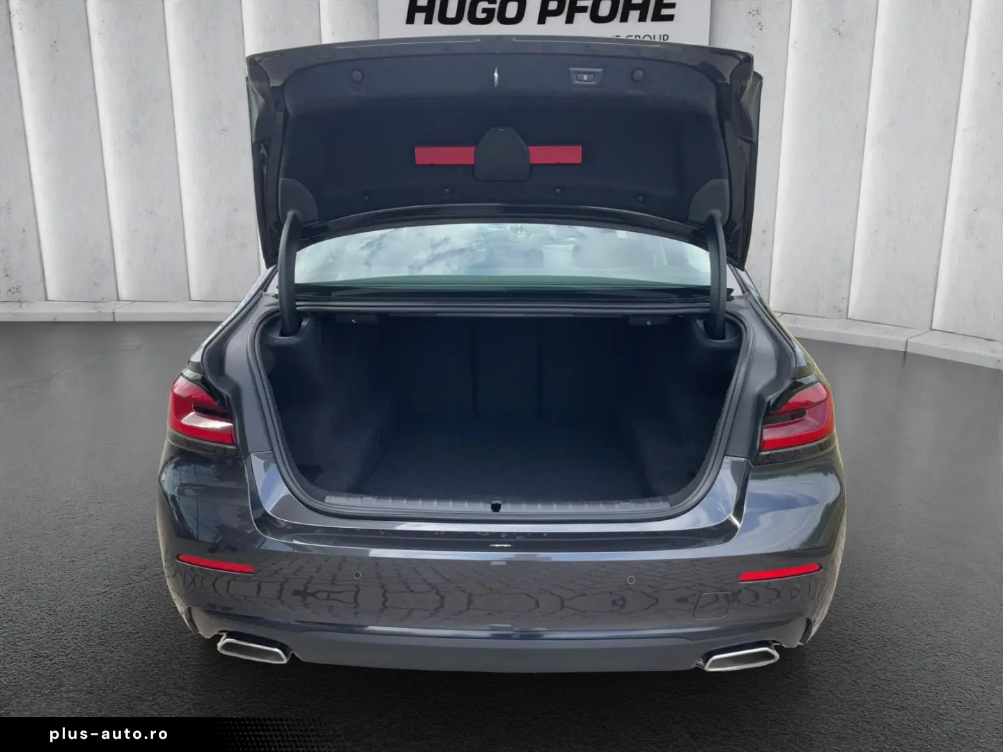 BMW 520d Limousine. Driving Assist
