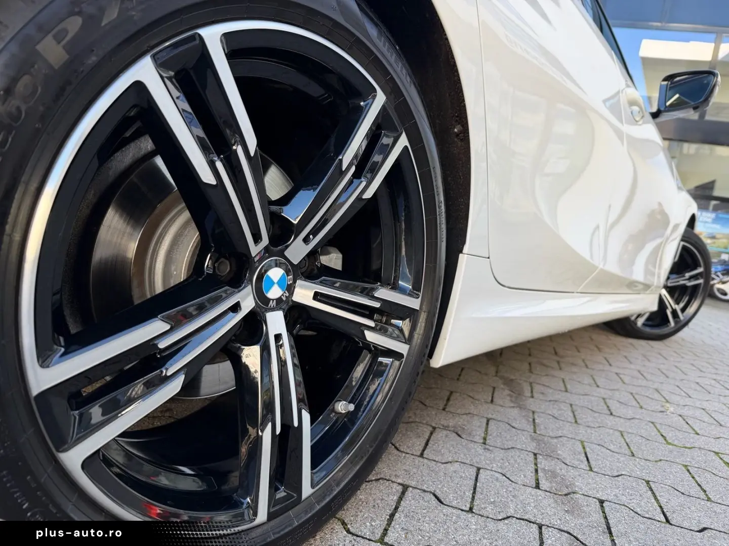 BMW 320i Limousine M Sport AdapLED DA PA HiFi HuD