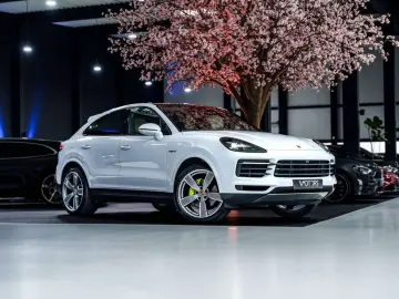 PORSCHE Cayenne 3.0i V6 PHEV - 22  Sport Classic - Pano