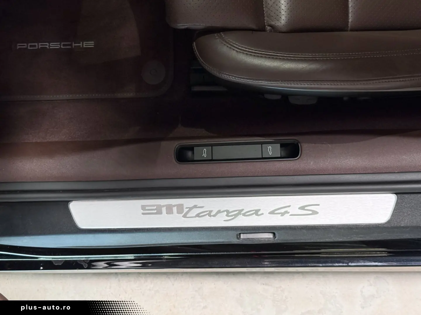 PORSCHE 992 (911) Targa 4S     BOSE