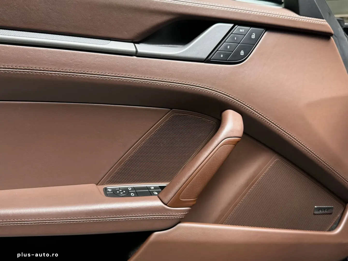 PORSCHE 992 (911) Targa 4S     BOSE