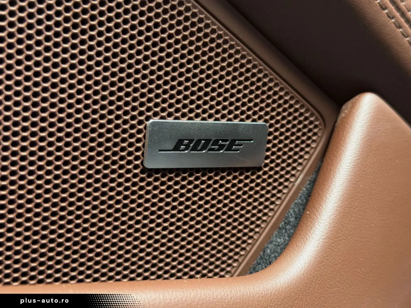 PORSCHE 992 (911) Targa 4S     BOSE