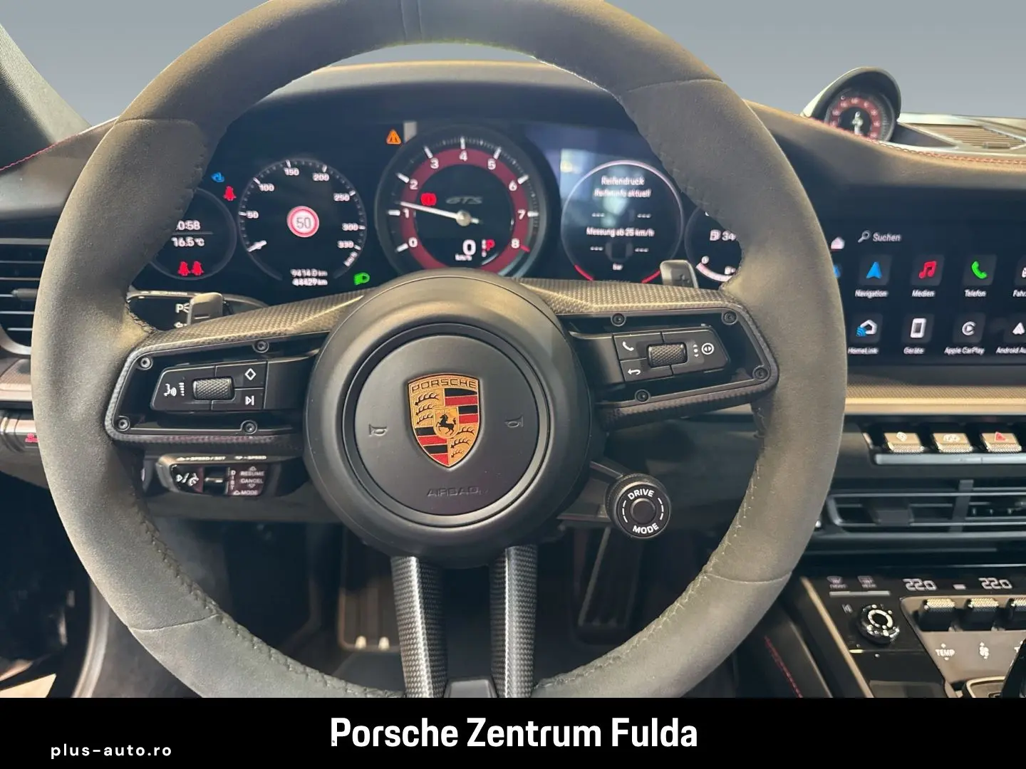 PORSCHE 992 911 Carrera 4 GTS BOSE