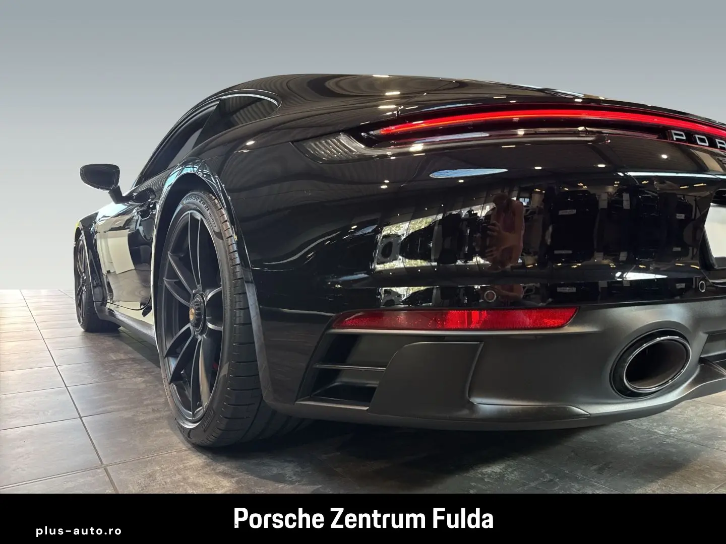 PORSCHE 992 911 Carrera 4 GTS BOSE