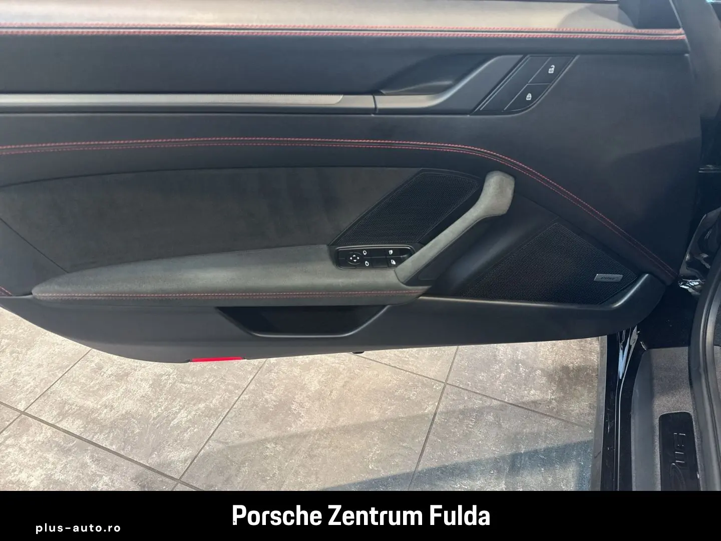 PORSCHE 992 911 Carrera 4 GTS BOSE
