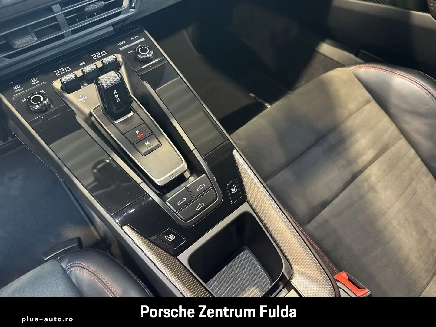 PORSCHE 992 911 Carrera 4 GTS BOSE
