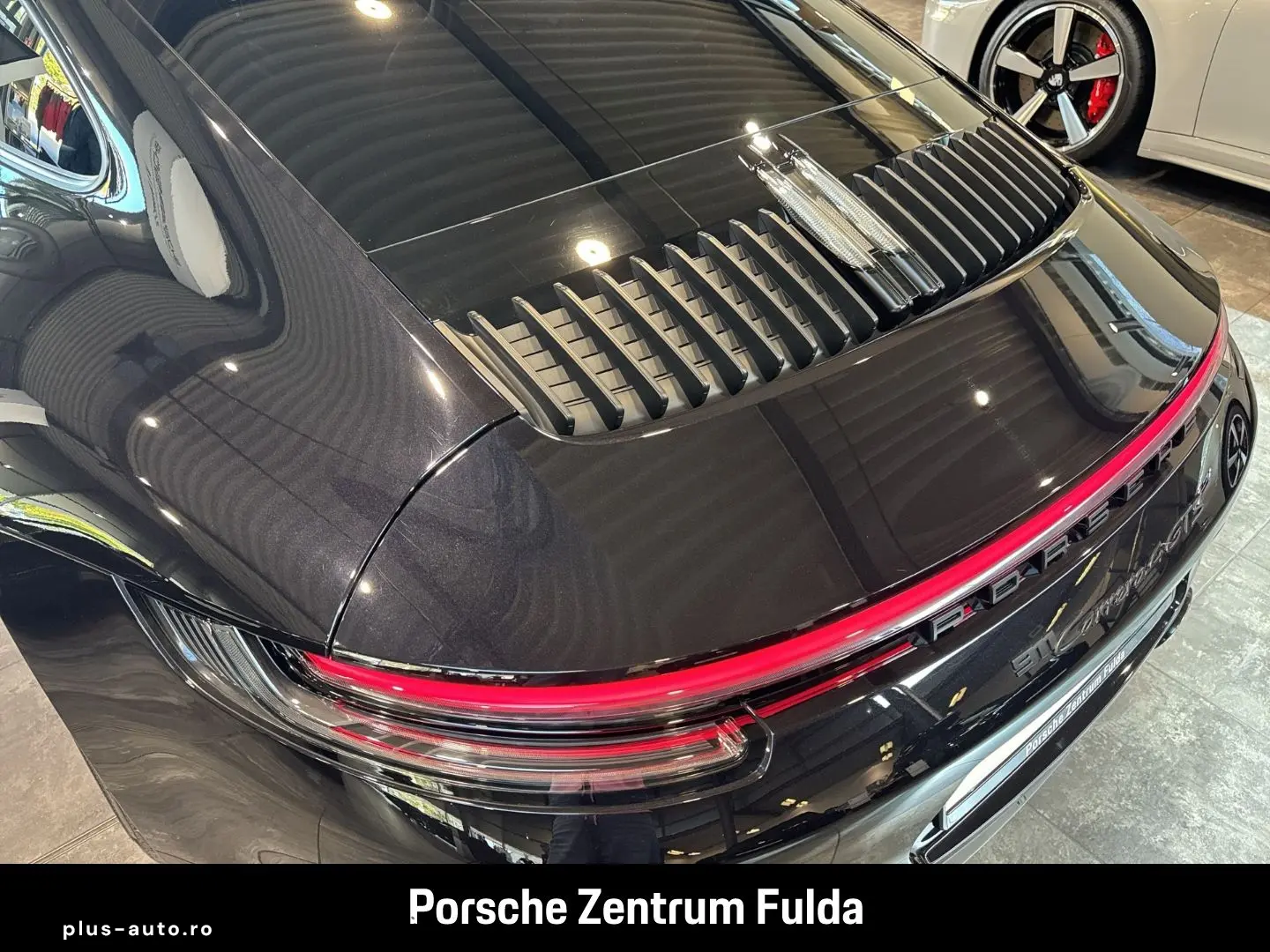 PORSCHE 992 911 Carrera 4 GTS BOSE