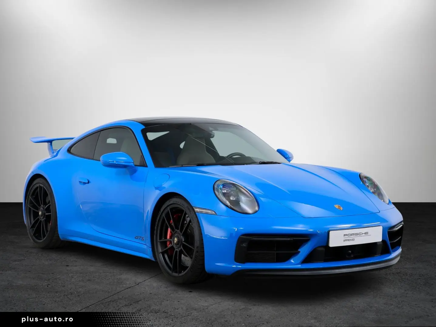 PORSCHE 911 Carrera 4 GTS