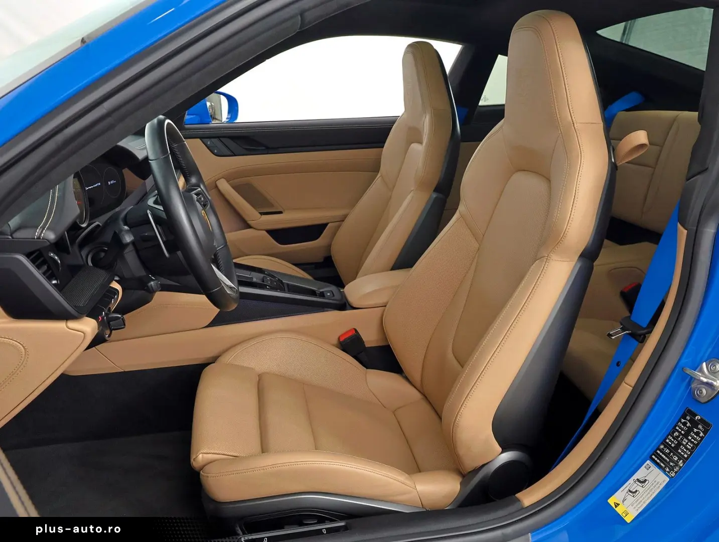 PORSCHE 911 Carrera 4 GTS