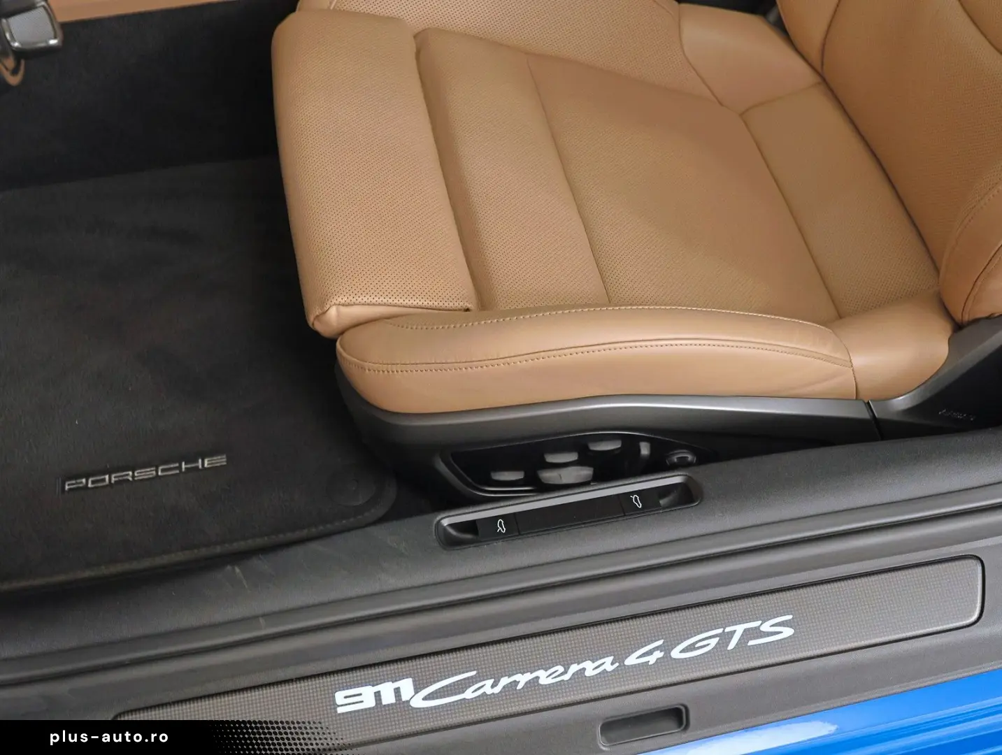 PORSCHE 911 Carrera 4 GTS