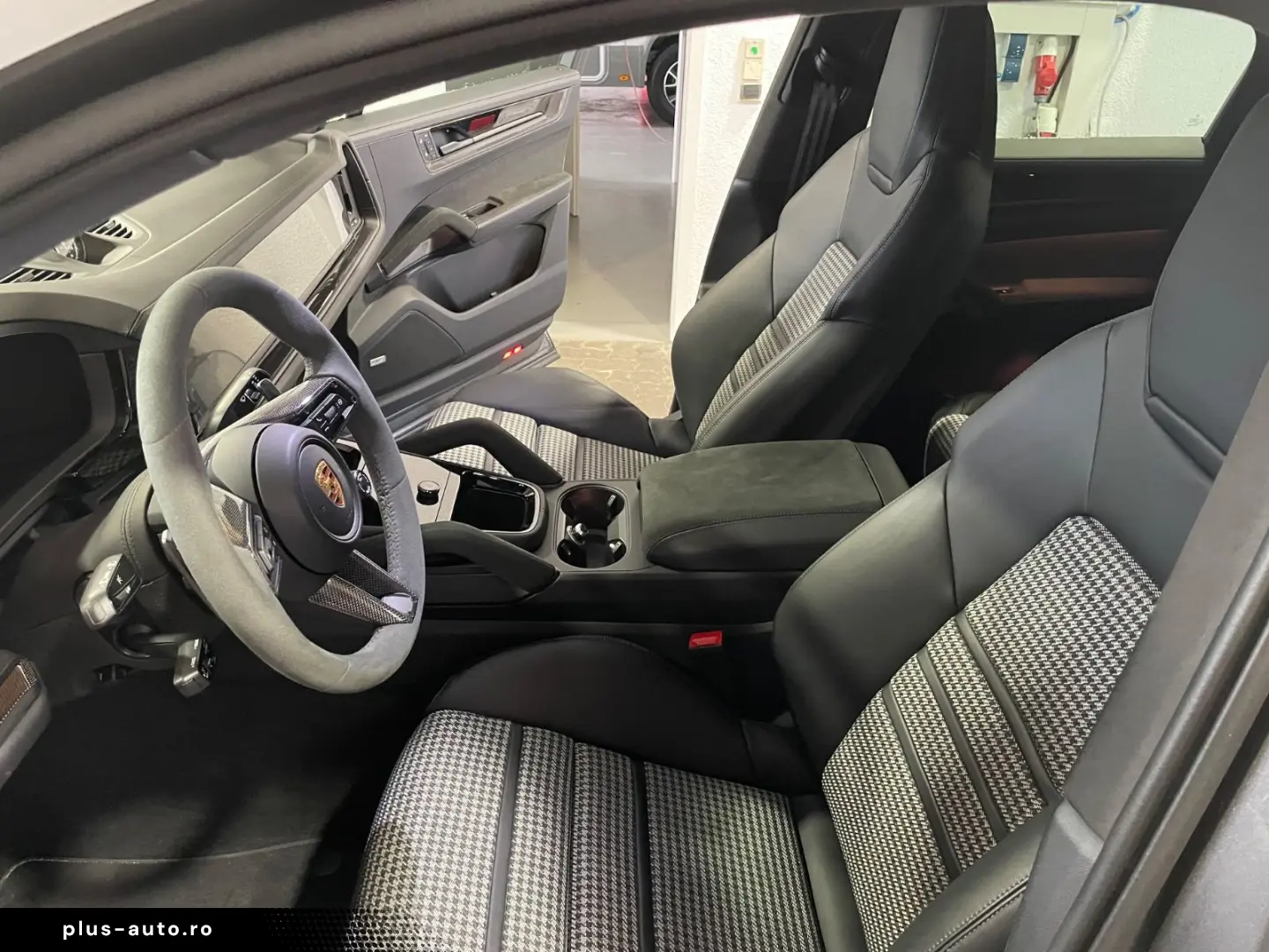 PORSCHE Cayenne Coupe GTS   Carbon-Leichtbau Vollausst.