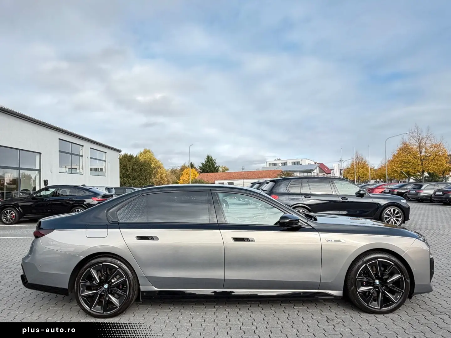 BMW M760e xDrive Individual TV SkyLounge
