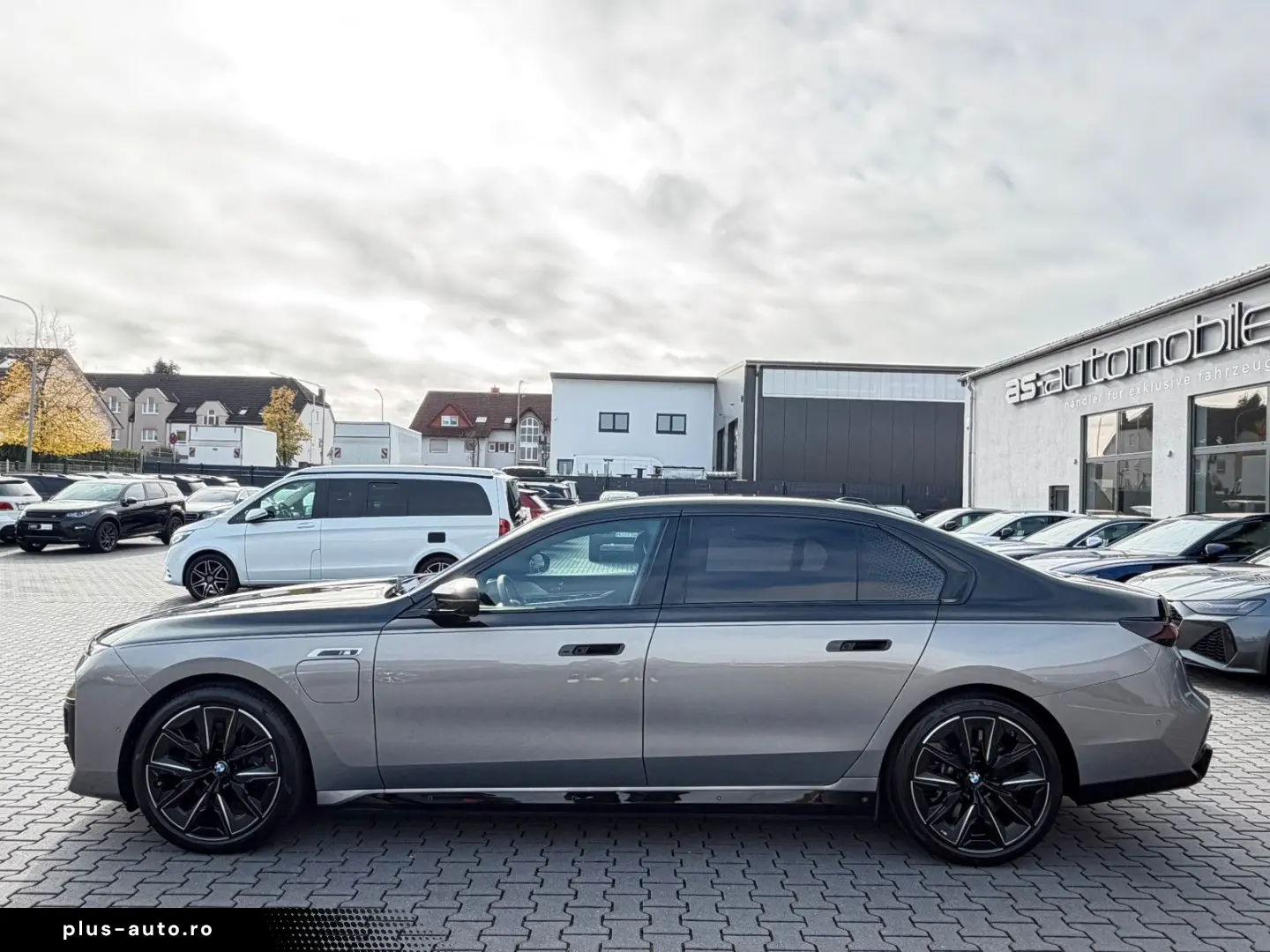 BMW M760e xDrive Individual TV SkyLounge
