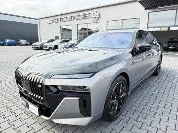 BMW M760e xDrive Individual TV SkyLounge