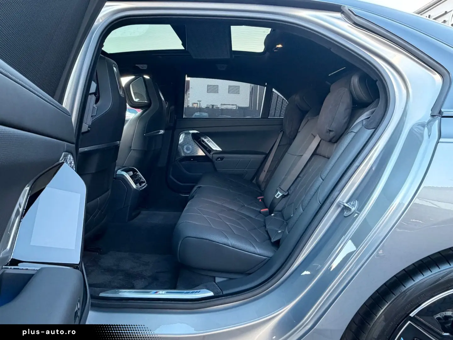BMW M760e xDrive Individual TV SkyLounge