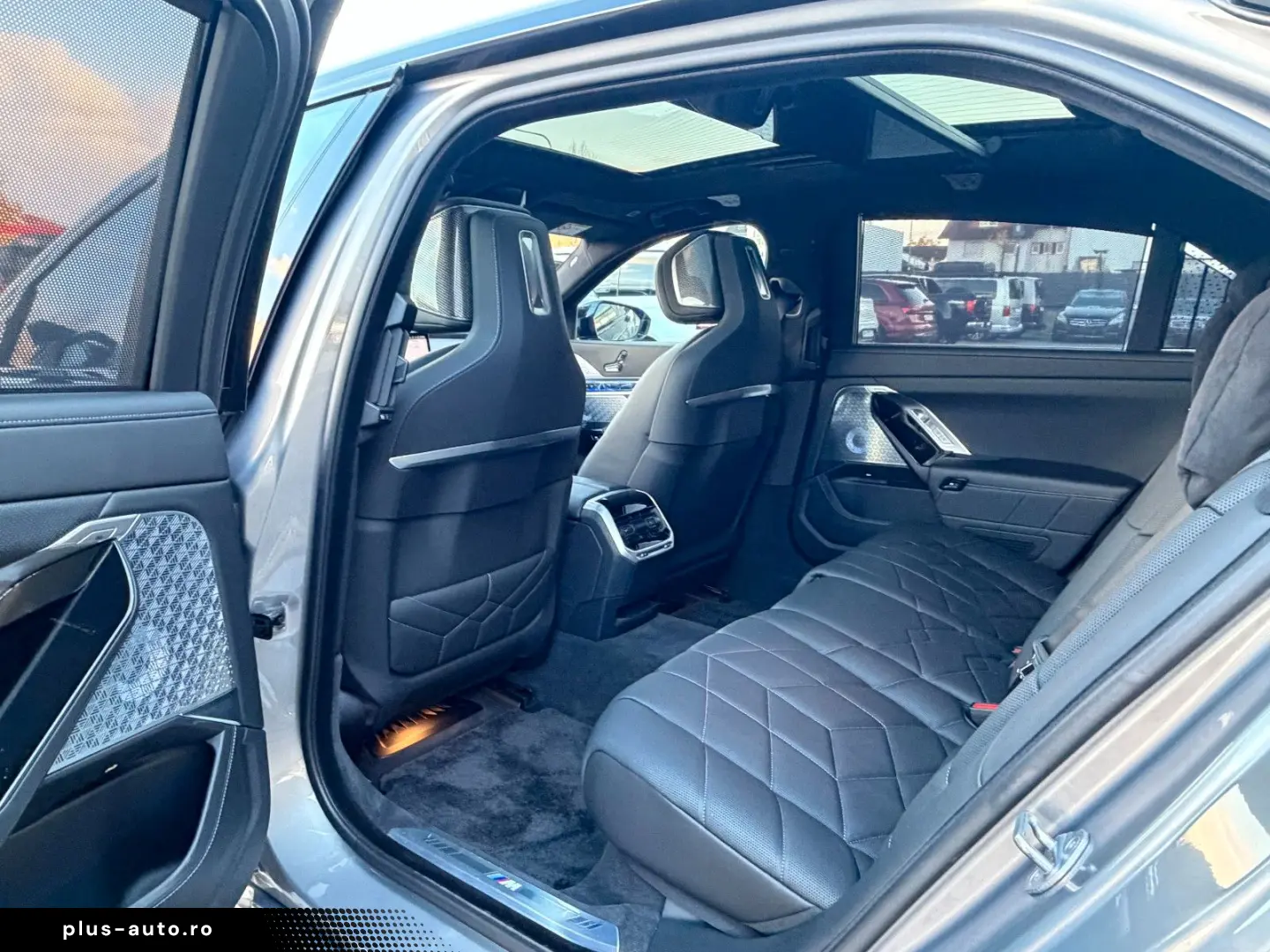 BMW M760e xDrive Individual TV SkyLounge