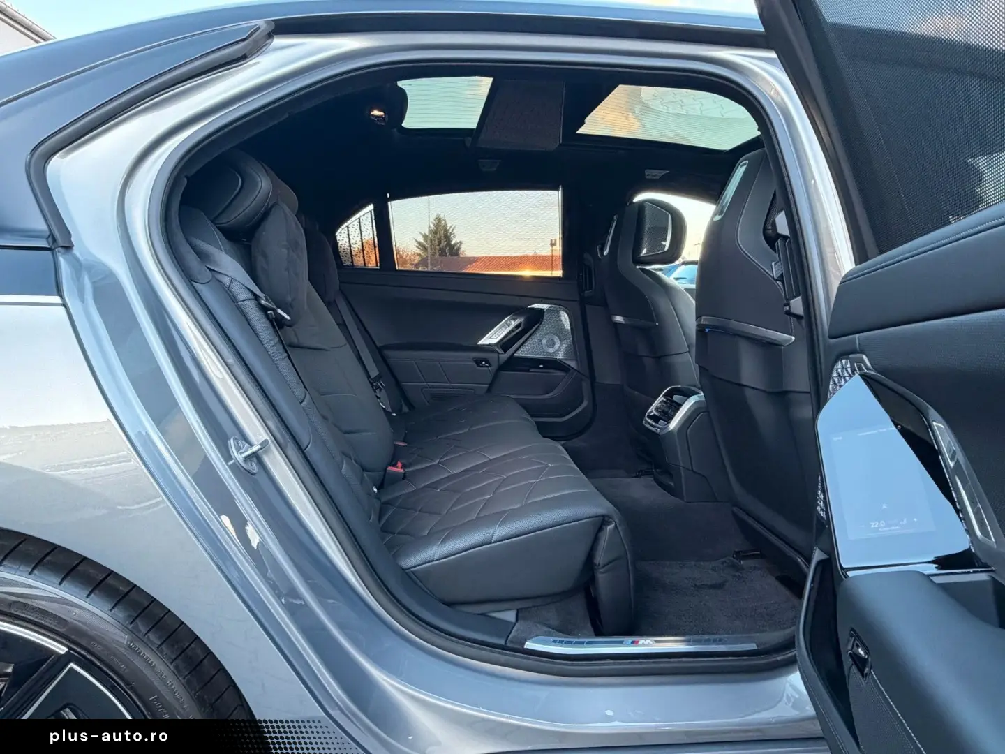 BMW M760e xDrive Individual TV SkyLounge