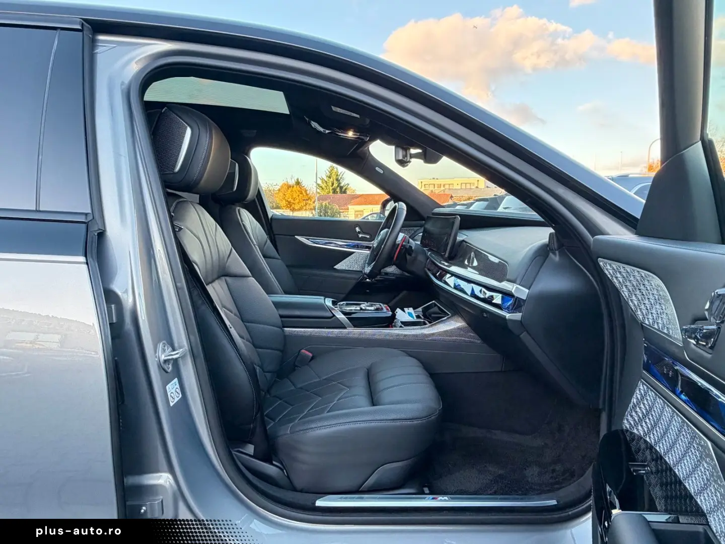 BMW M760e xDrive Individual TV SkyLounge