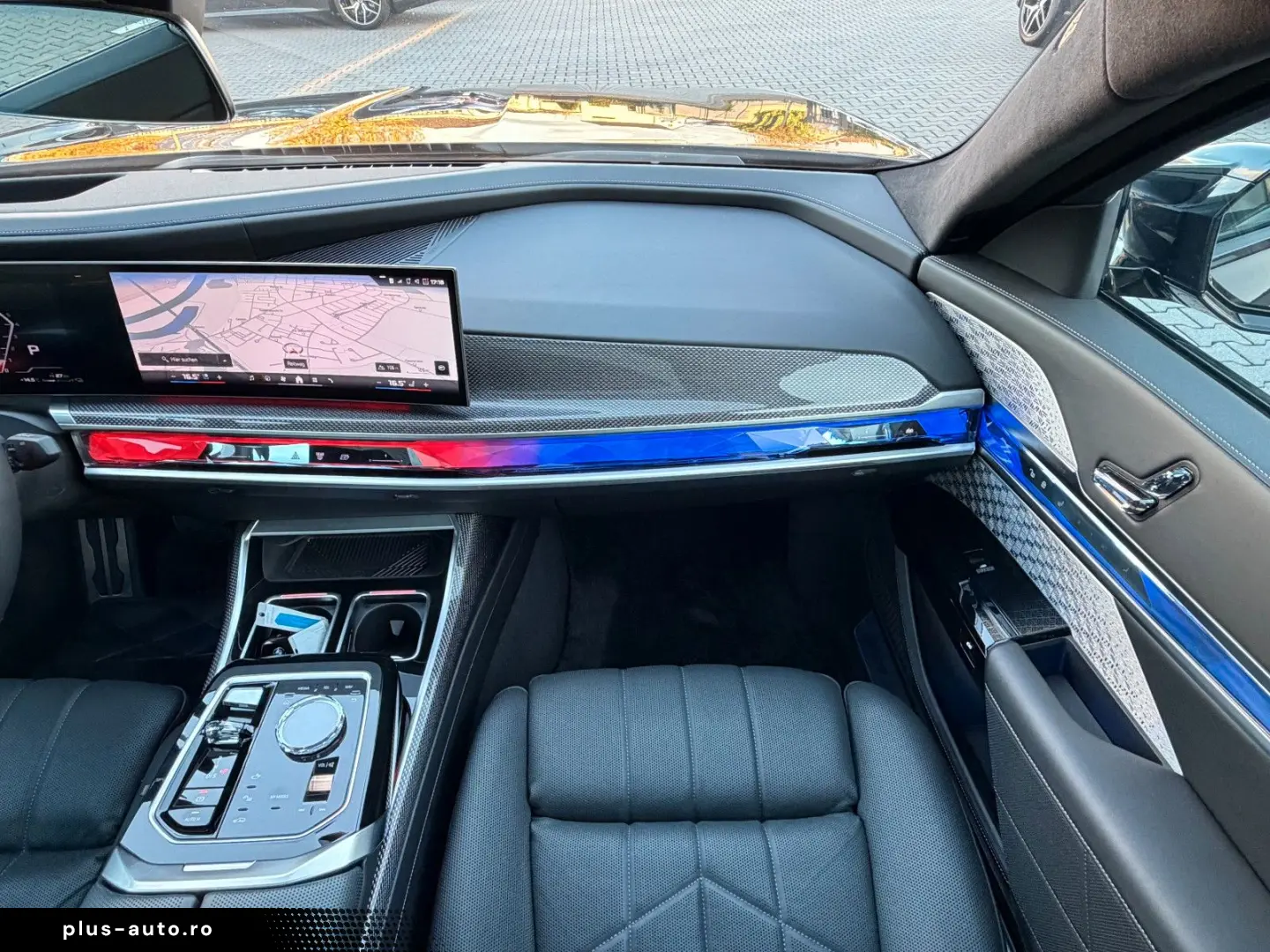 BMW M760e xDrive Individual TV SkyLounge