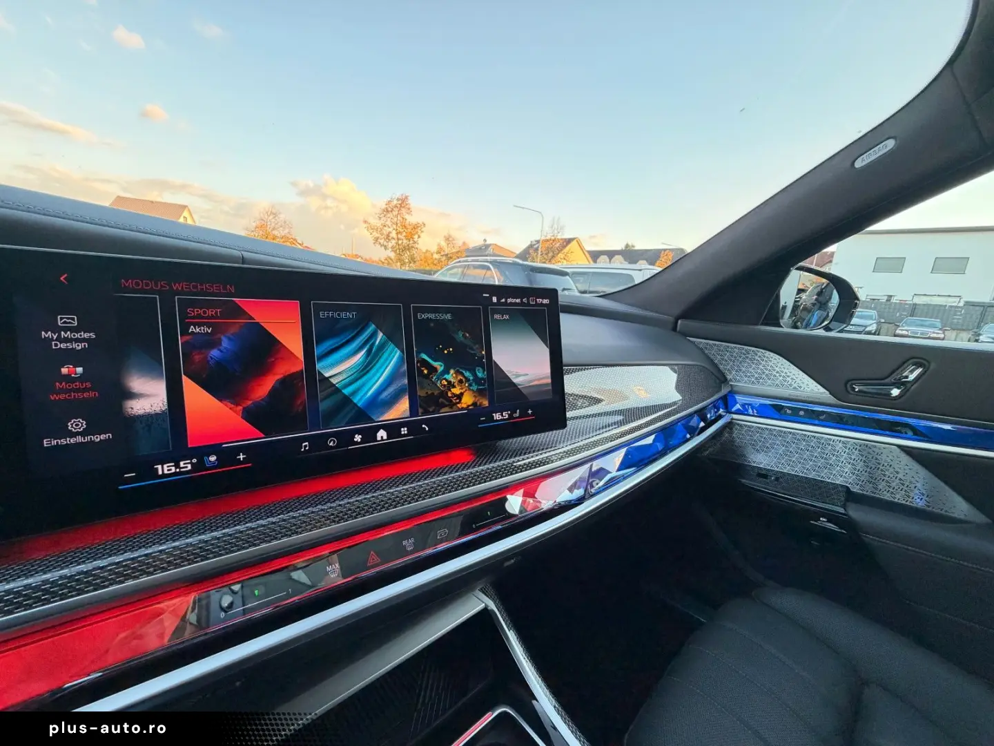 BMW M760e xDrive Individual TV SkyLounge