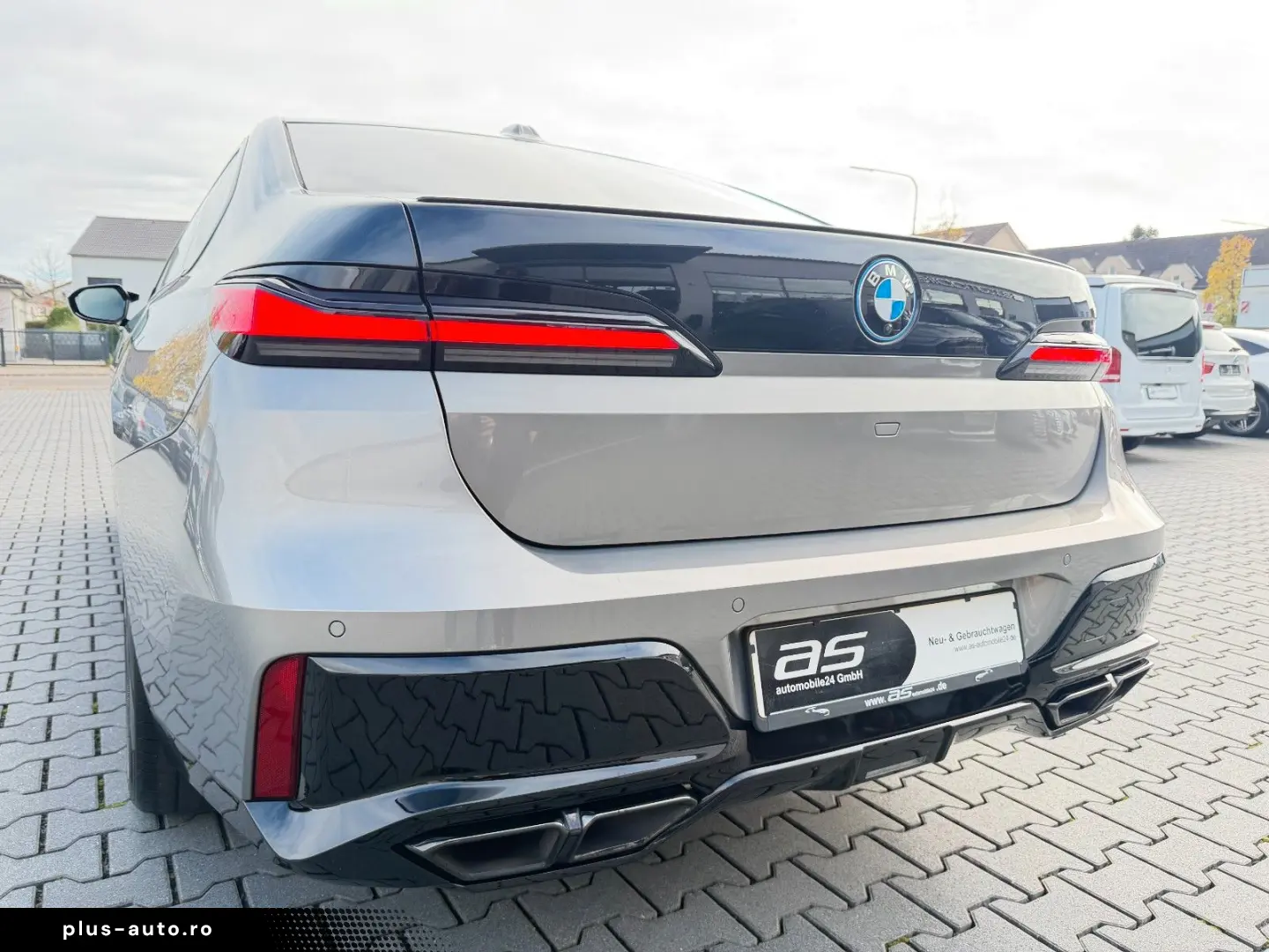 BMW M760e xDrive Individual TV SkyLounge
