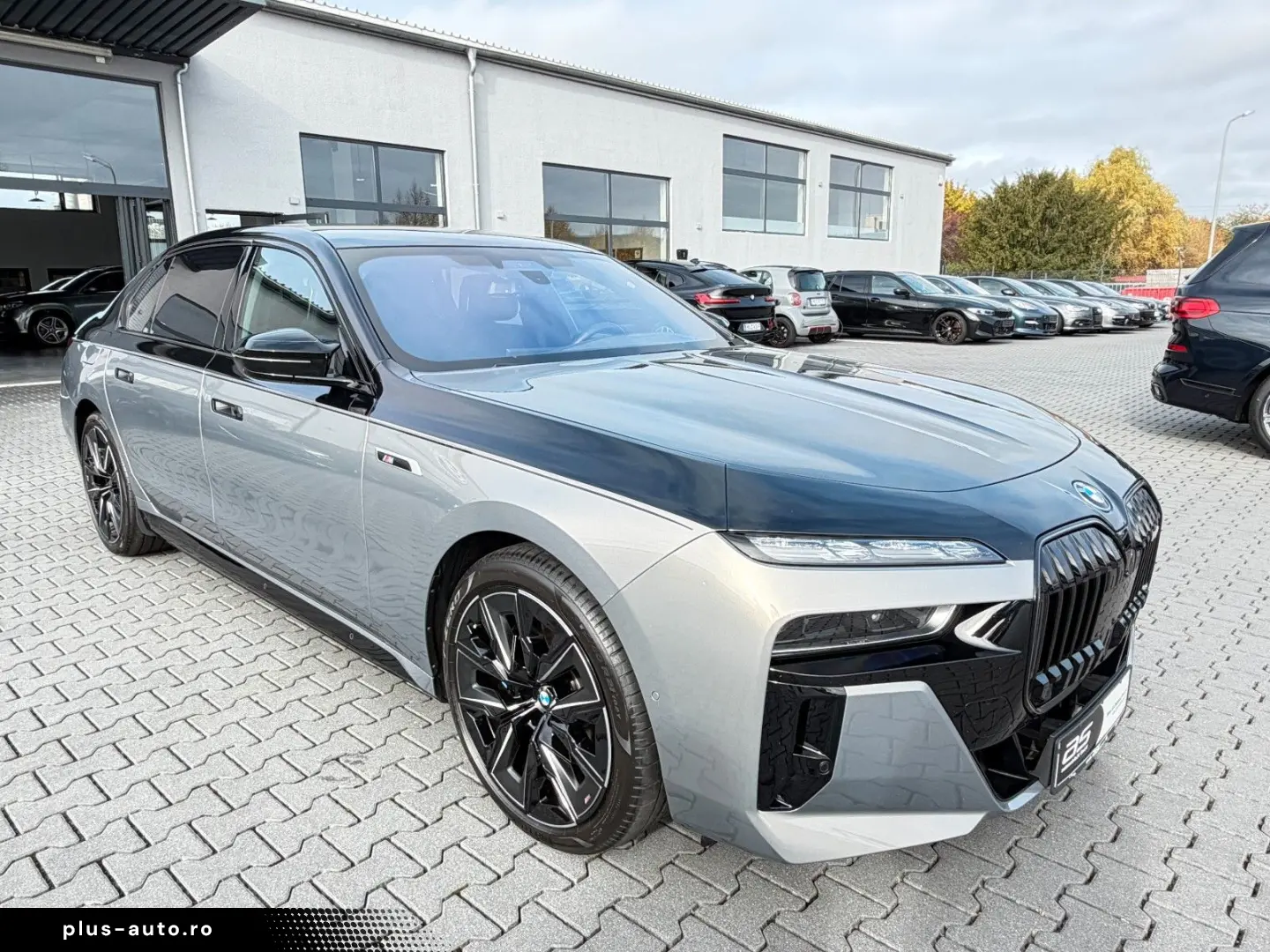BMW M760e xDrive Individual TV SkyLounge