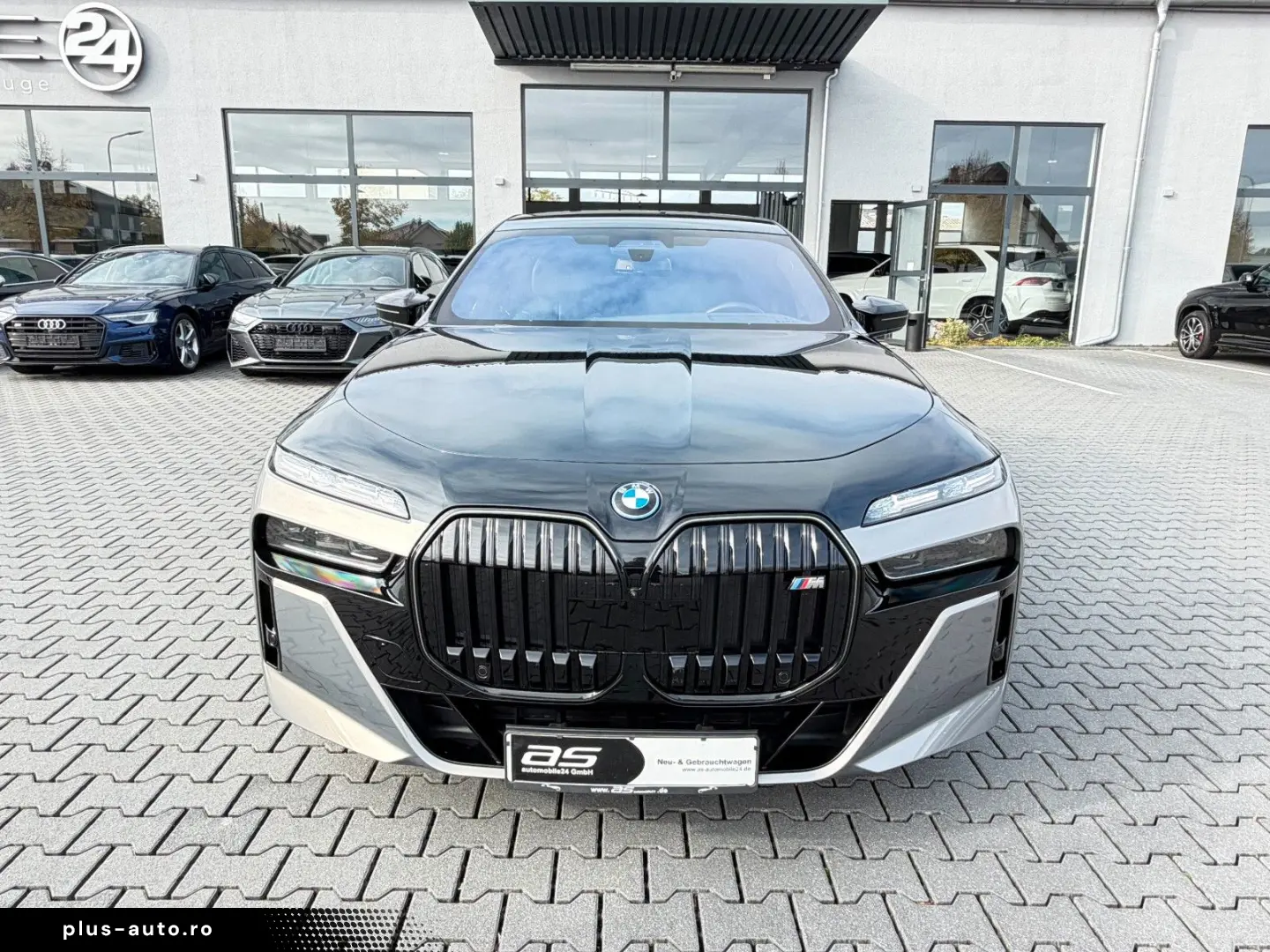 BMW M760e xDrive Individual TV SkyLounge
