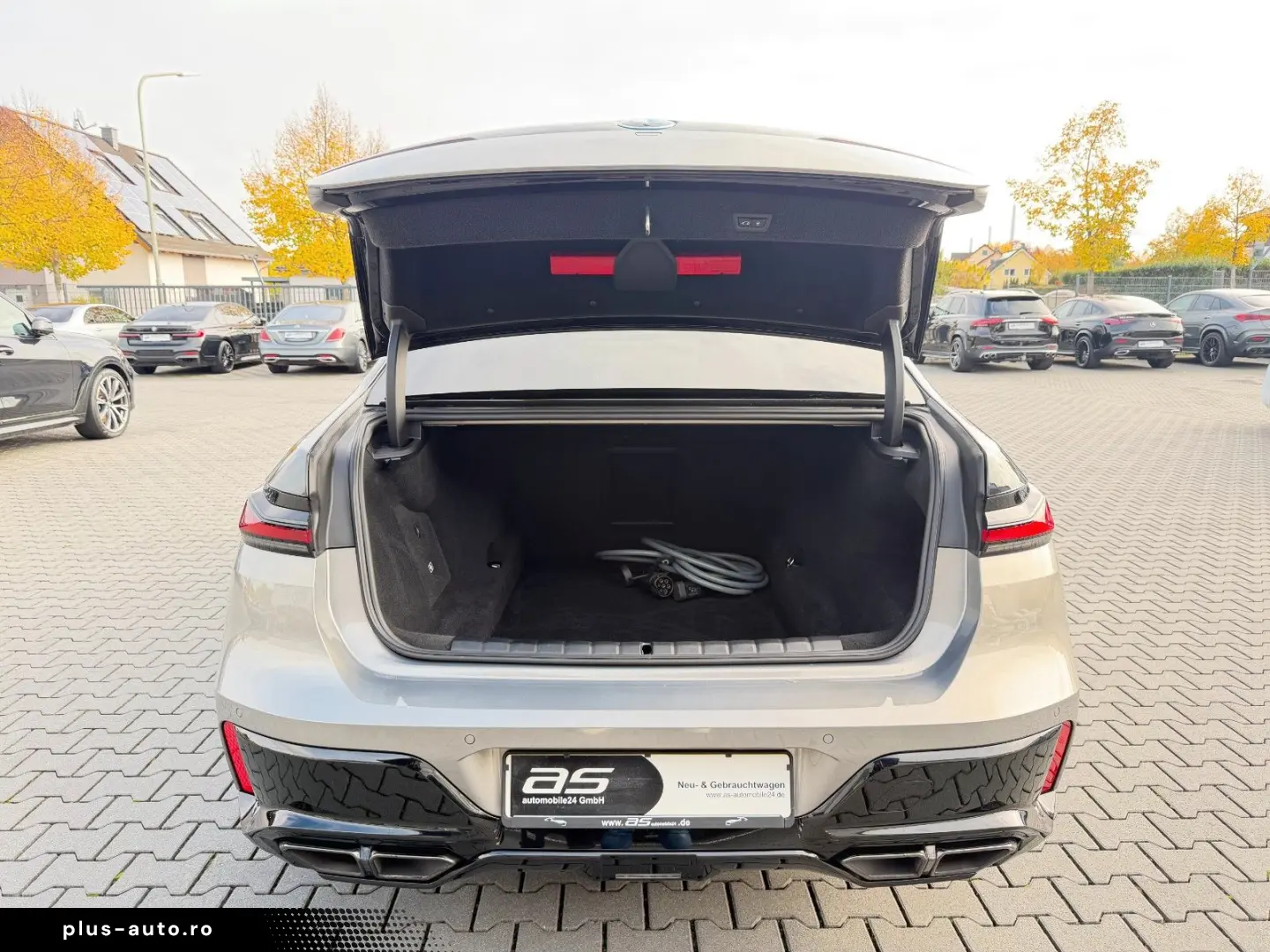 BMW M760e xDrive Individual TV SkyLounge