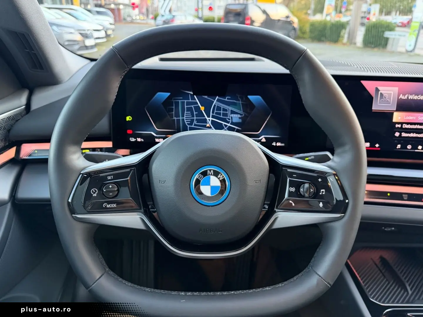 BMW i5 xDrive40 ICONIC_GLOW_PANO_360_B&W