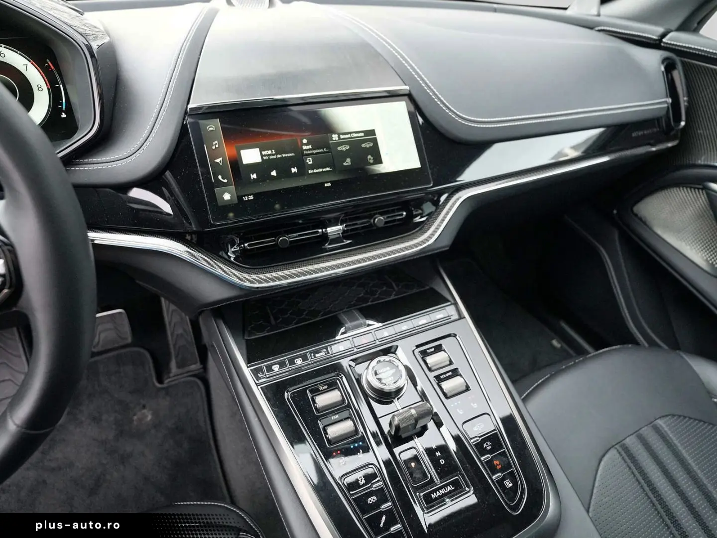 ASTON MARTIN DBX 707 Aluminite Silver   Onyx Black