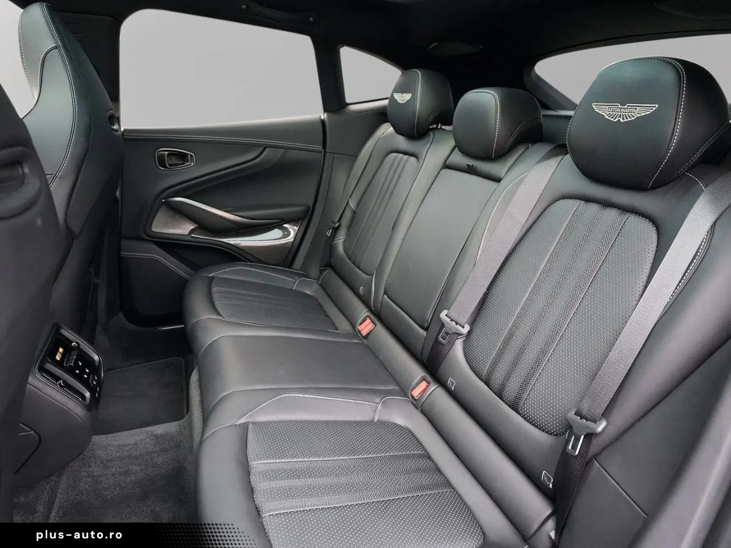 ASTON MARTIN DBX 707 Aluminite Silver   Onyx Black