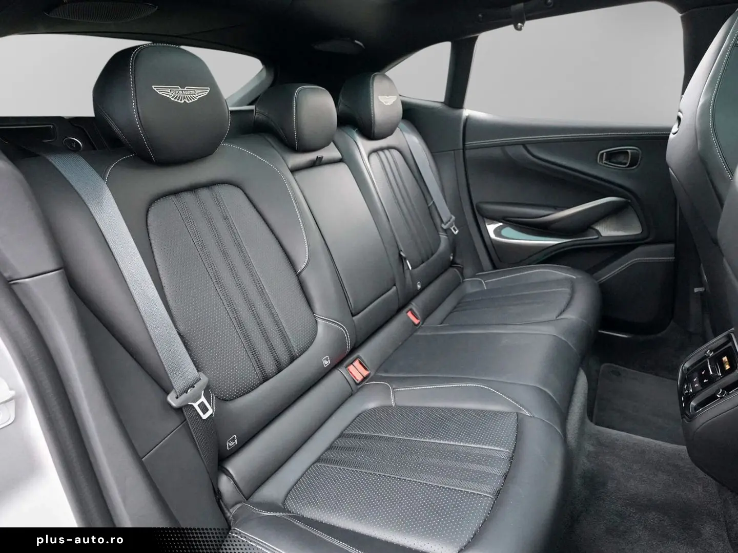 ASTON MARTIN DBX 707 Aluminite Silver   Onyx Black