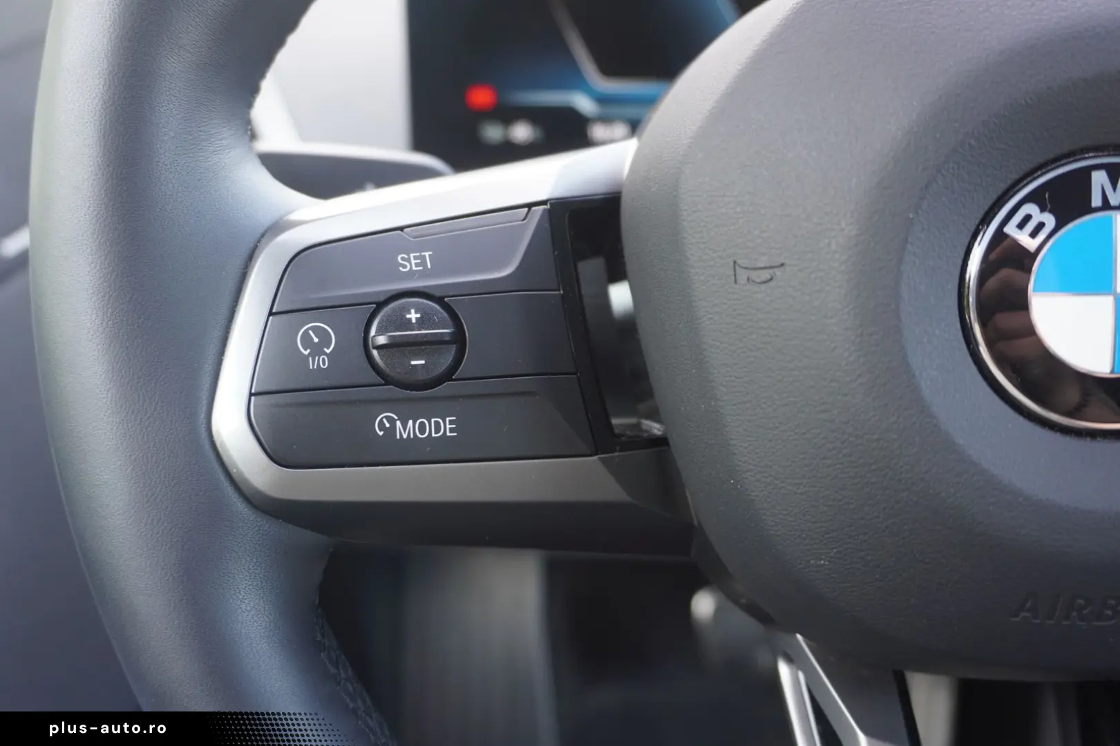BMW iX xDrive60 M Sport_HeadUp_ACC