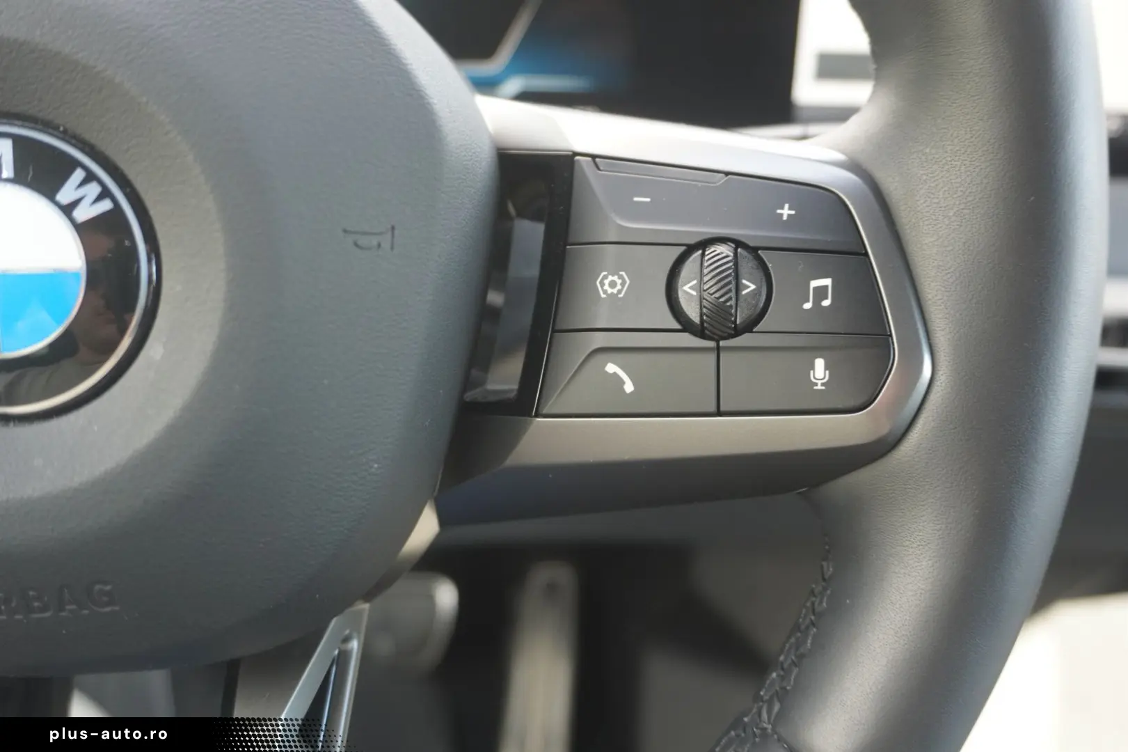 BMW iX xDrive60 M Sport_HeadUp_ACC
