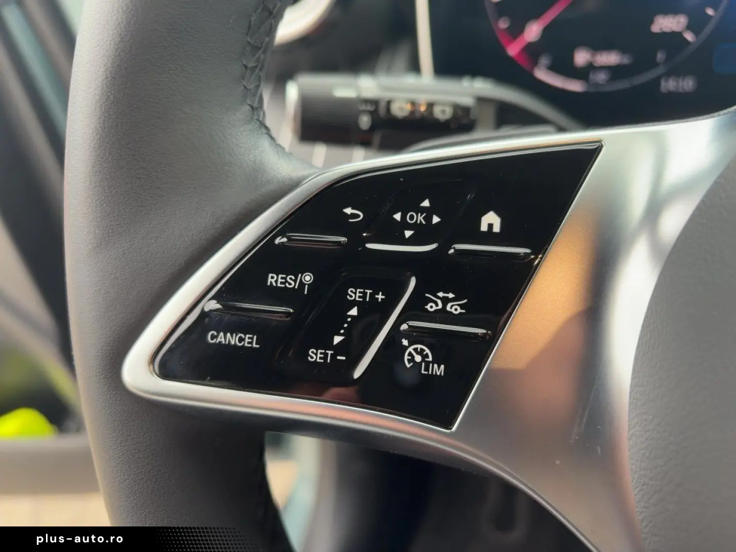 MERCEDES-BENZ GLC 300de AVANTGARDE_ACC_360_BURMESTER