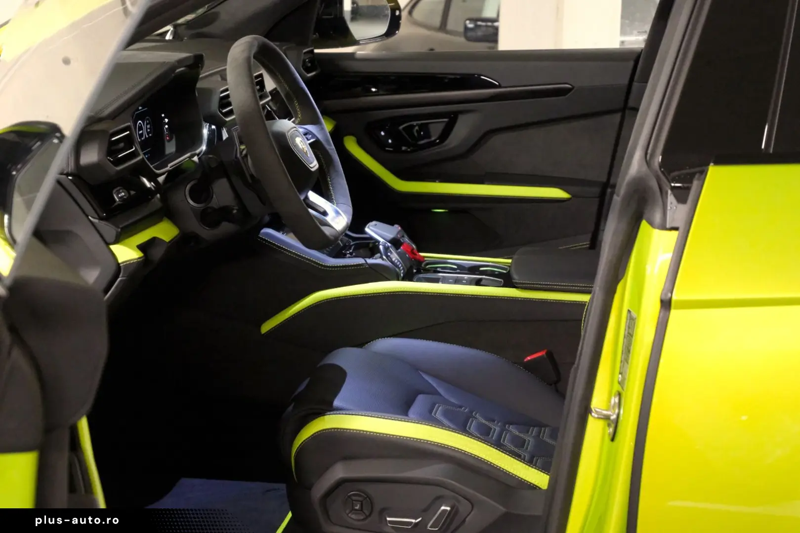 LAMBORGHINI Urus SE 4.0 V8_Akrapovic_B&O_Panoramic