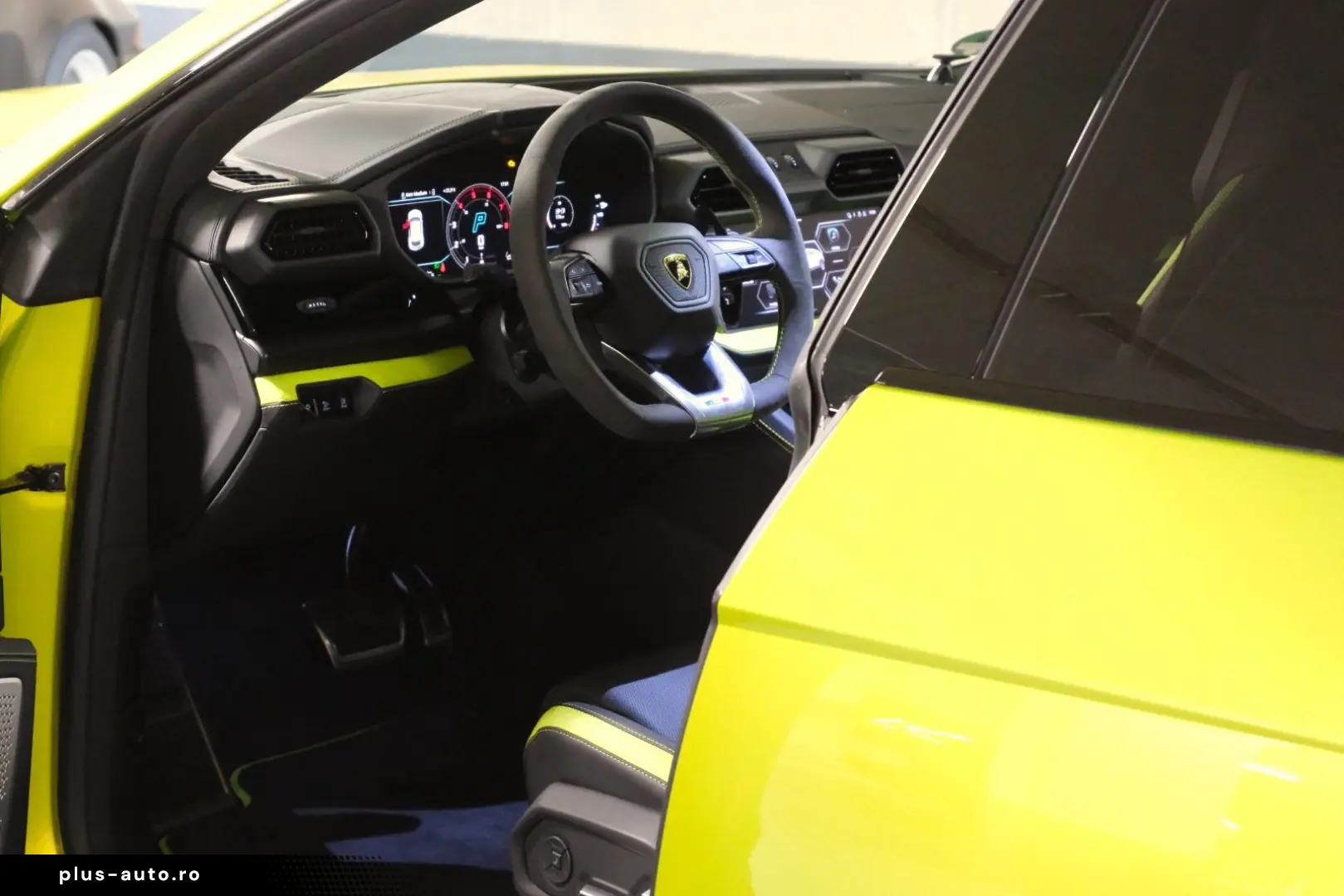 LAMBORGHINI Urus SE 4.0 V8_Akrapovic_B&O_Panoramic