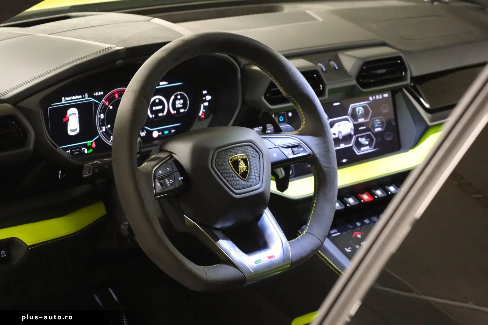 LAMBORGHINI Urus SE 4.0 V8_Akrapovic_B&O_Panoramic