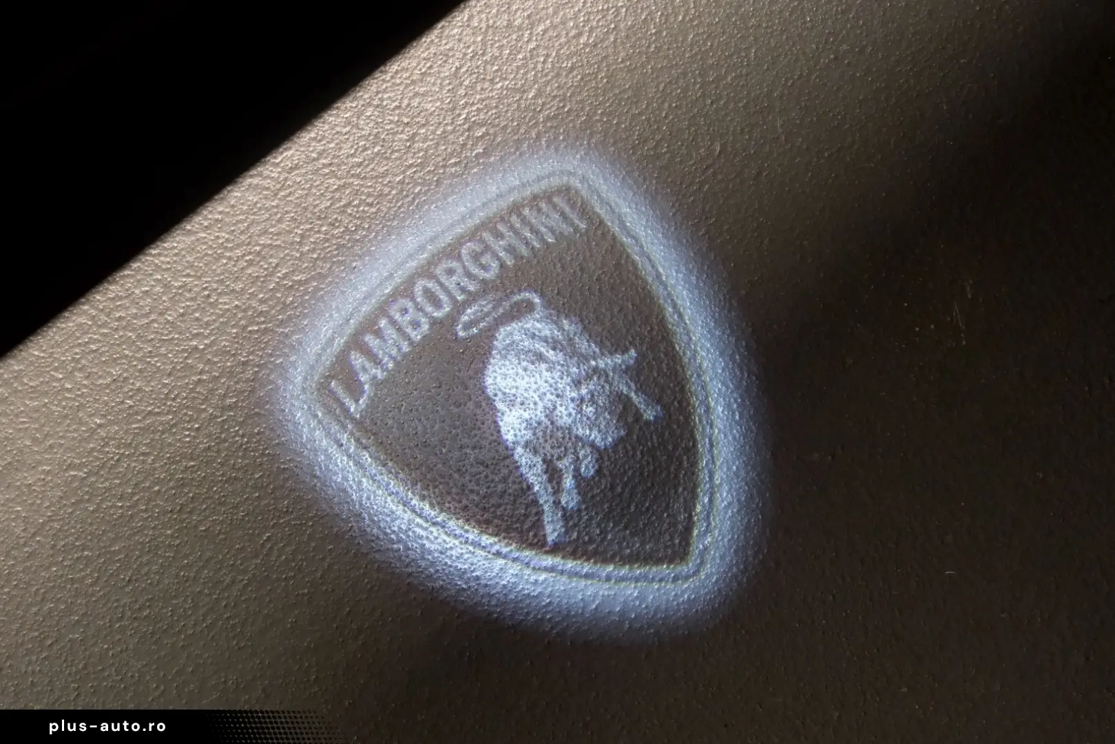 LAMBORGHINI Urus SE 4.0 V8_Akrapovic_B&O_Panoramic